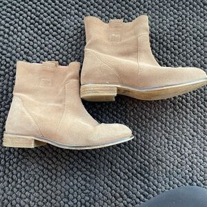 Seychelles - Tan Suede Ankle Boots - size 6